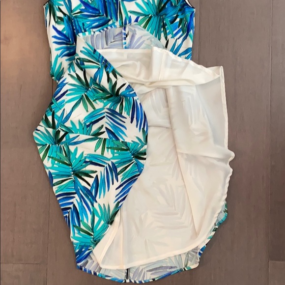 Gorgeous St. John’s Palm Dress 🌿 - Picture 9 of 9